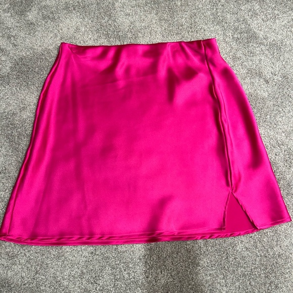 Renee C Satin Mini Skirt in Pink. Never Worn. Tags on. - Picture 2 of 6